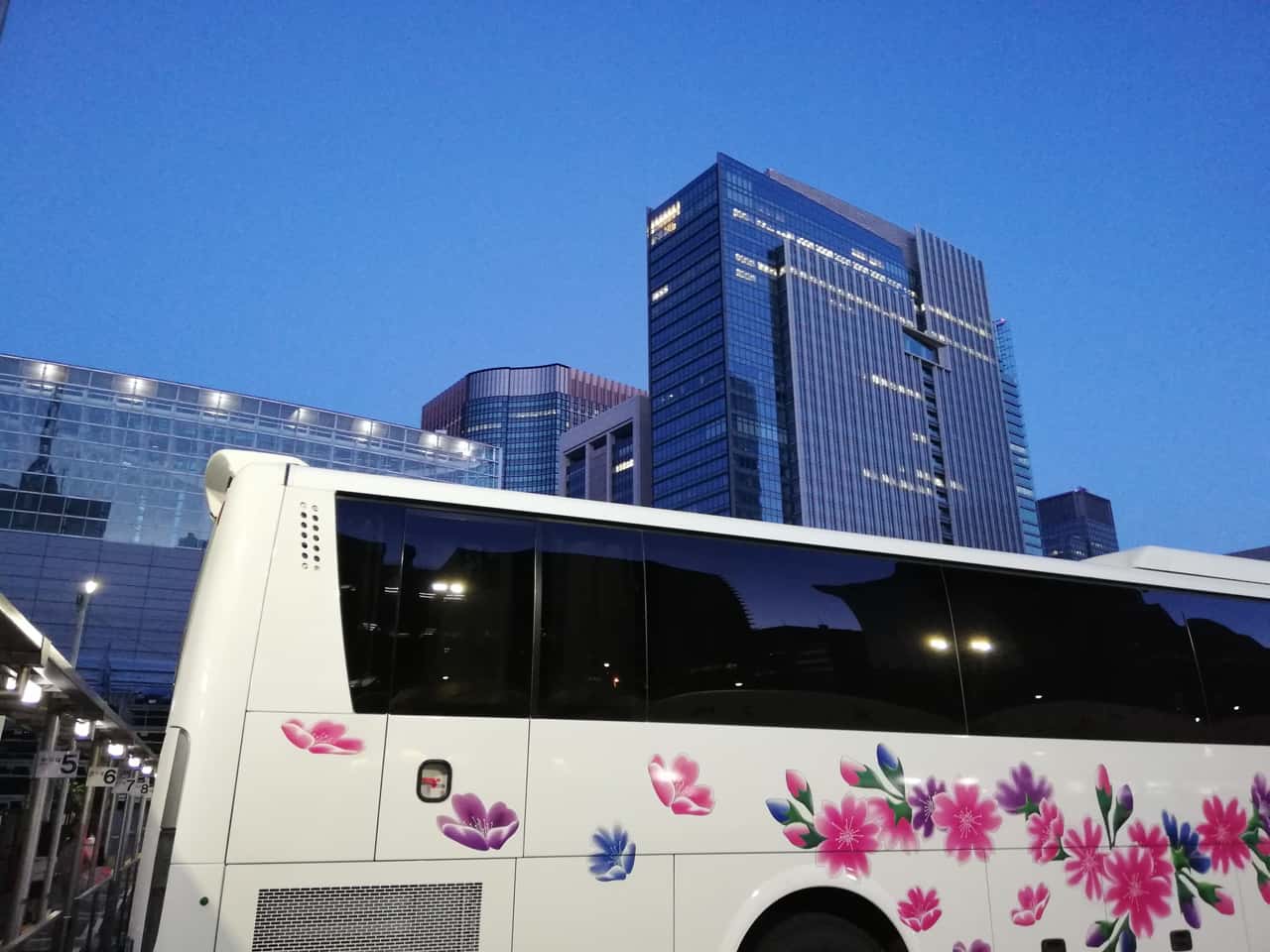 価格破壊 高速バス 東京 大阪間が1 500円の衝撃 実際に神戸 東京00円のバスに搭乗してみた Kamiu カミーユ