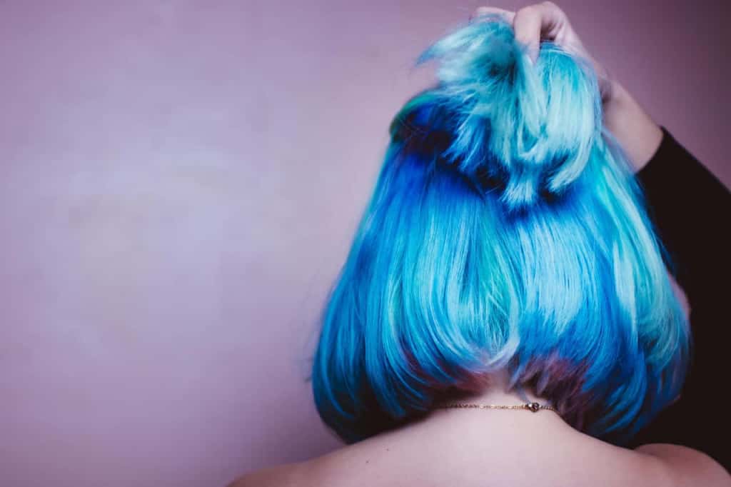 青い髪の画像